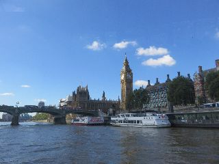 Barco e vista Big Ben e Rio Tamisa